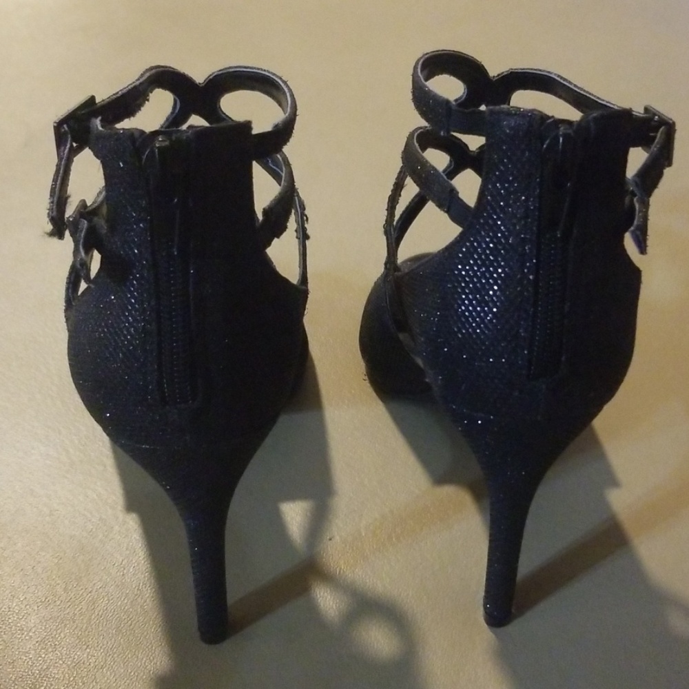 Heels - Picture 3 of 3